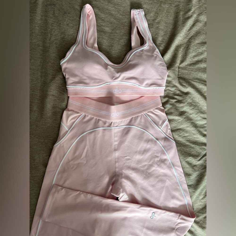 ALO Yoga Light Pink Sports Bra and Leggings Set